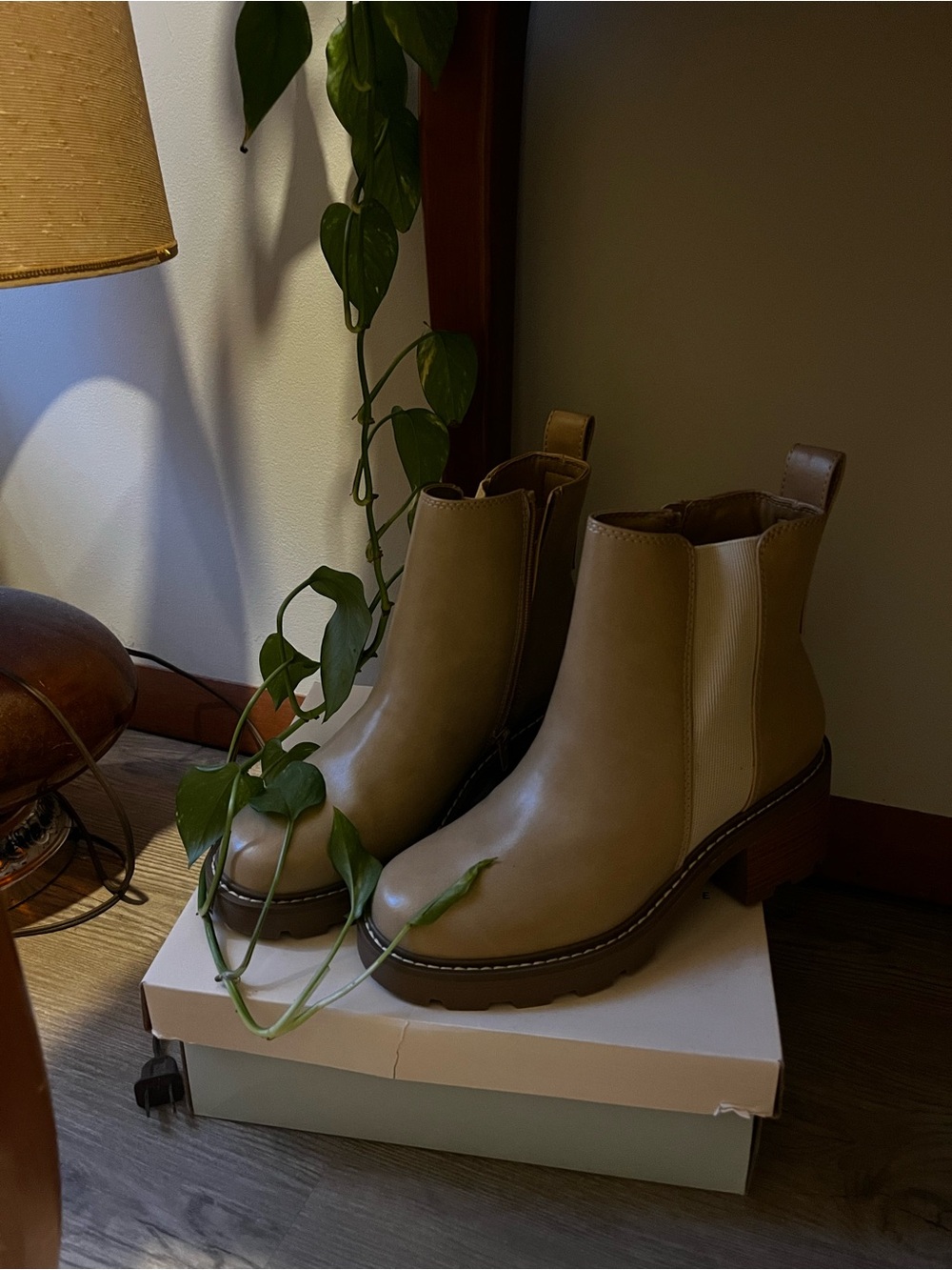 Stylish SO® Ryelle Chelsea Boots Tan with Chunky Heel